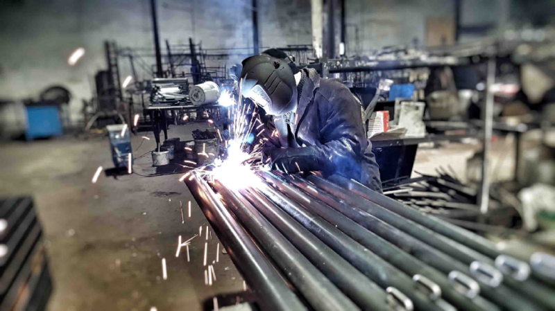 Какие материалы используют при изготовлении уличного спортивного оборудования в Республике Северная Осетия (Алания)?